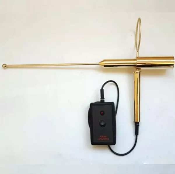 detector de oro único diseñado para operar en combinación con el electromagnetismo del cuerpo humano y los campos electromagnéticos de la naturaleza. Con un alcance de investigación de 4000 metros y una profundidad de detección de 60 metros, este instrumento es ideal para detectar oro en cualquier condición de terreno y atmósfera.